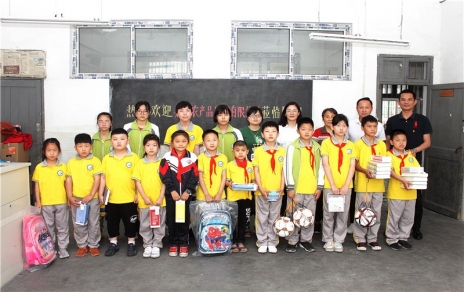 愛(ài)似水點(diǎn)點(diǎn) 溫情一片片，開(kāi)展“六一”校園慰問(wèn)