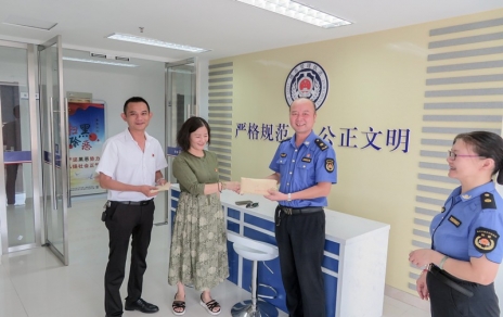 助人危困關(guān)愛(ài)社會(huì)，這是一種特別的擔(dān)當(dāng)