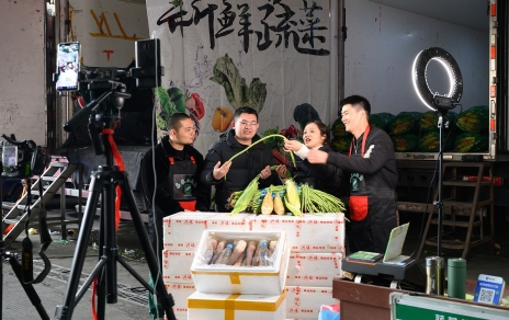 直播帶貨如約至，金籃子、銀籃子，不如裝滿老百姓的“菜籃子”！