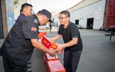 戰(zhàn)高溫、保供應(yīng)，嘉興市財(cái)貿(mào)工會(huì)主席陳云建慰問(wèn)我司基層員工